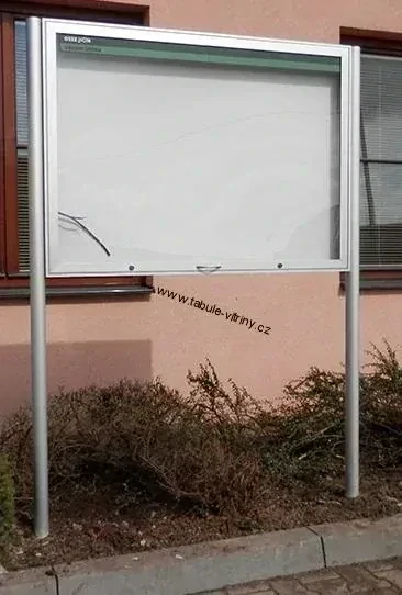 Vonkajšia vitrína L60 30xA4 výklopná + stĺpiky